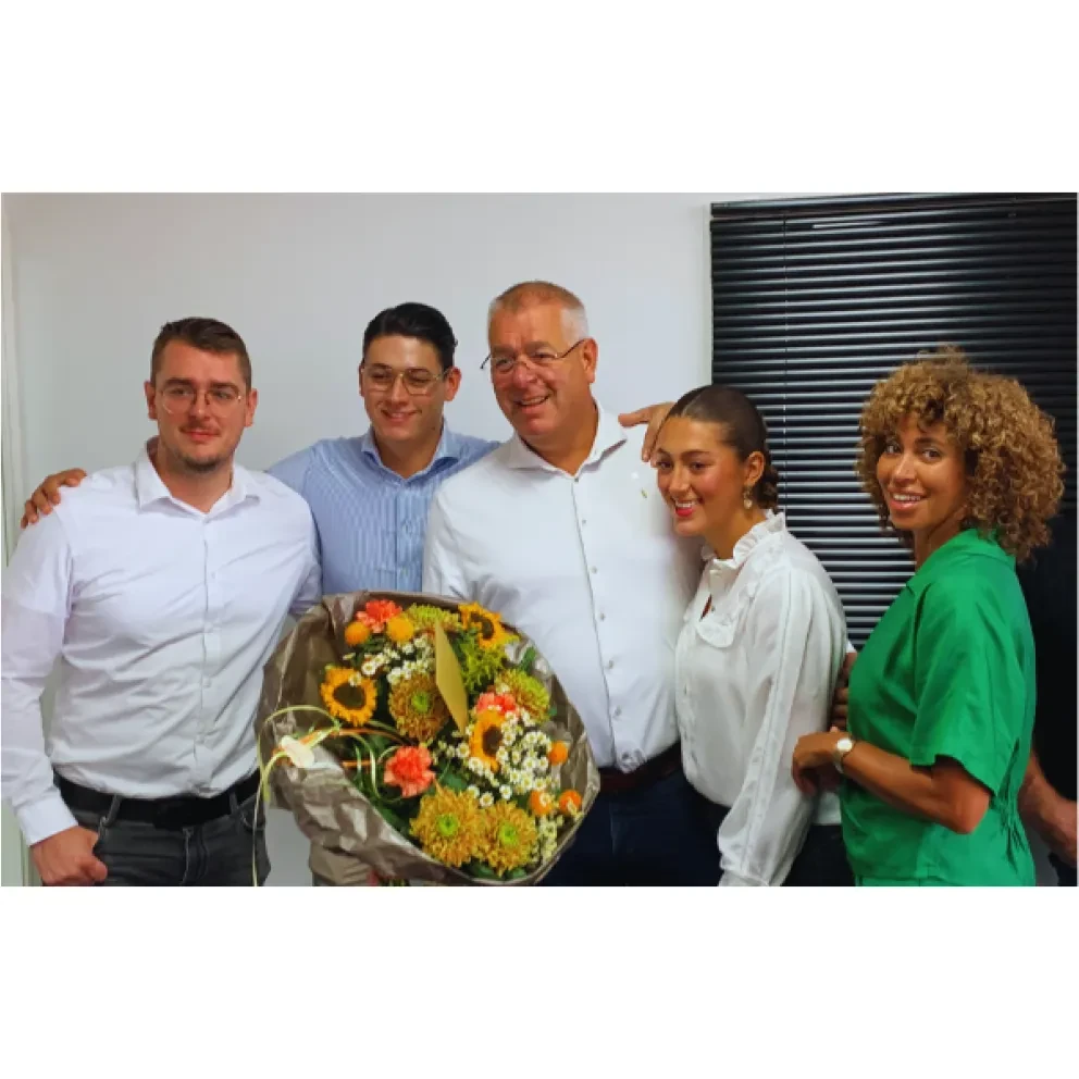 gert kooijman met zijn kinderen en vrouw 40 jaar werkjubileum