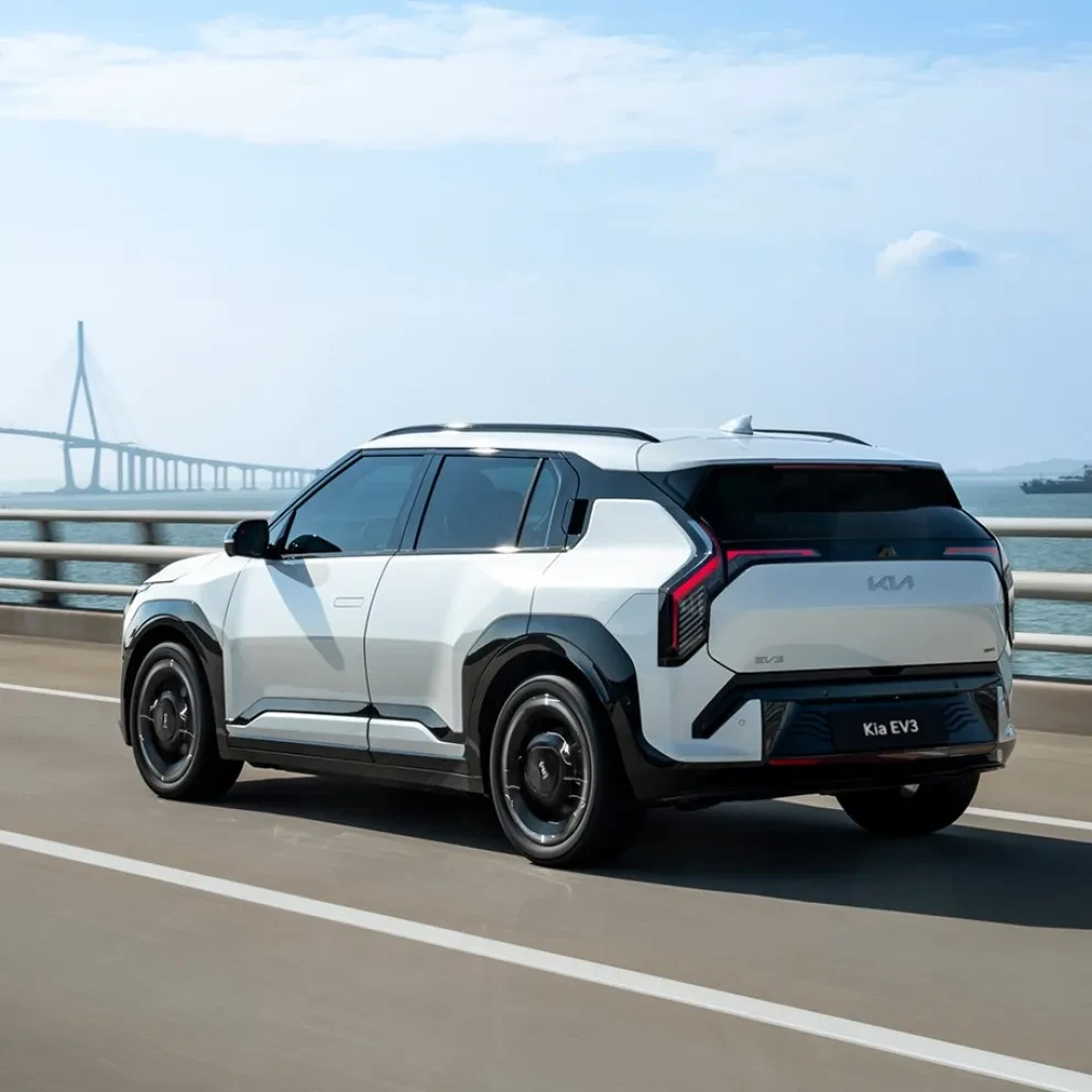 kia ev3 achterkant kooijman autogroep