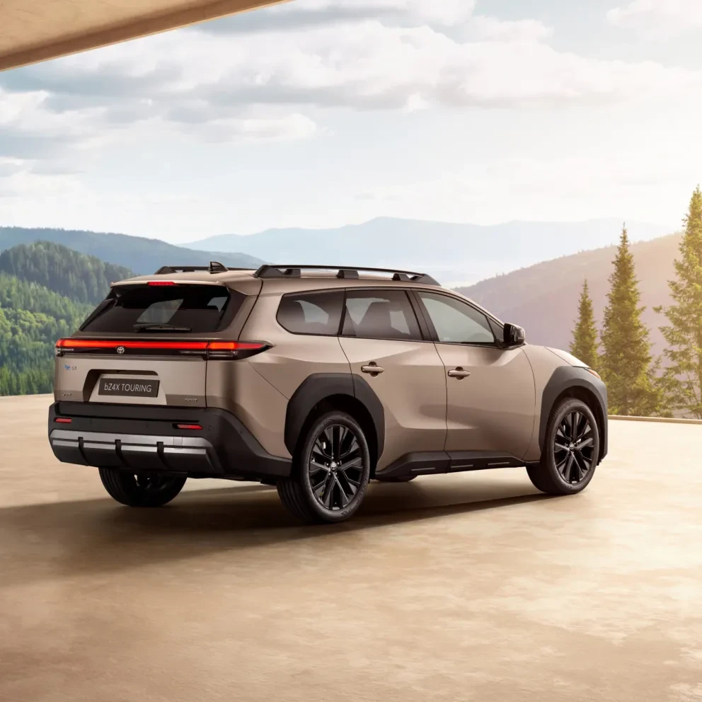 Toyota bZ4X Touring 2026 achteraanzicht