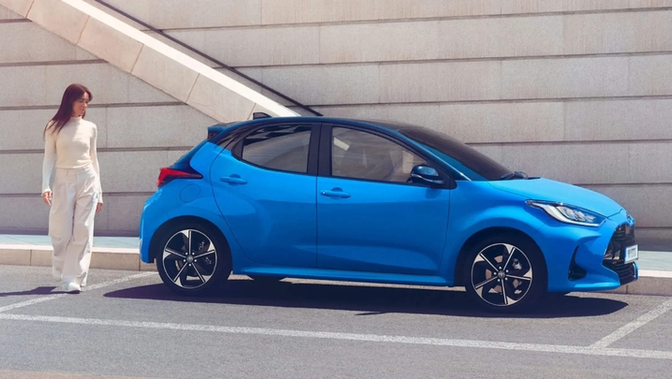 Toyota Yaris Kooijman Autogroep blauwe 