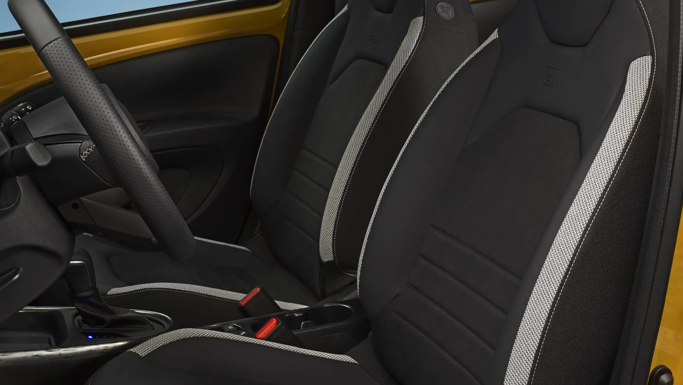 De nieuwe Toyota Aygo X GR SPORT stoelen