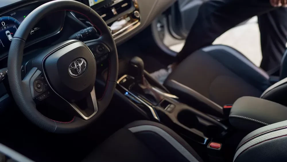 toyota corolla hatchback interieur